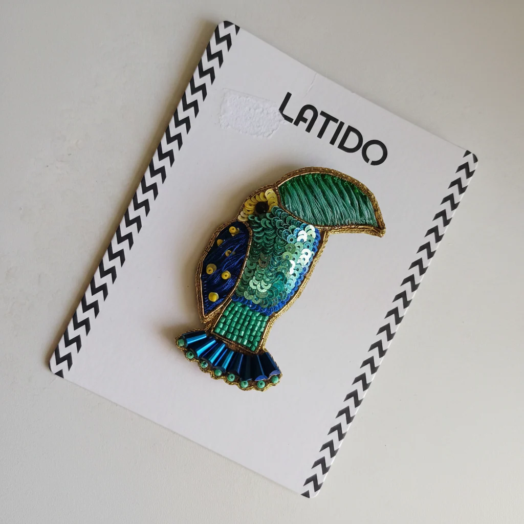 Alfinete Latido pássaro bordado com lantejoulas azul e verde - Image 6