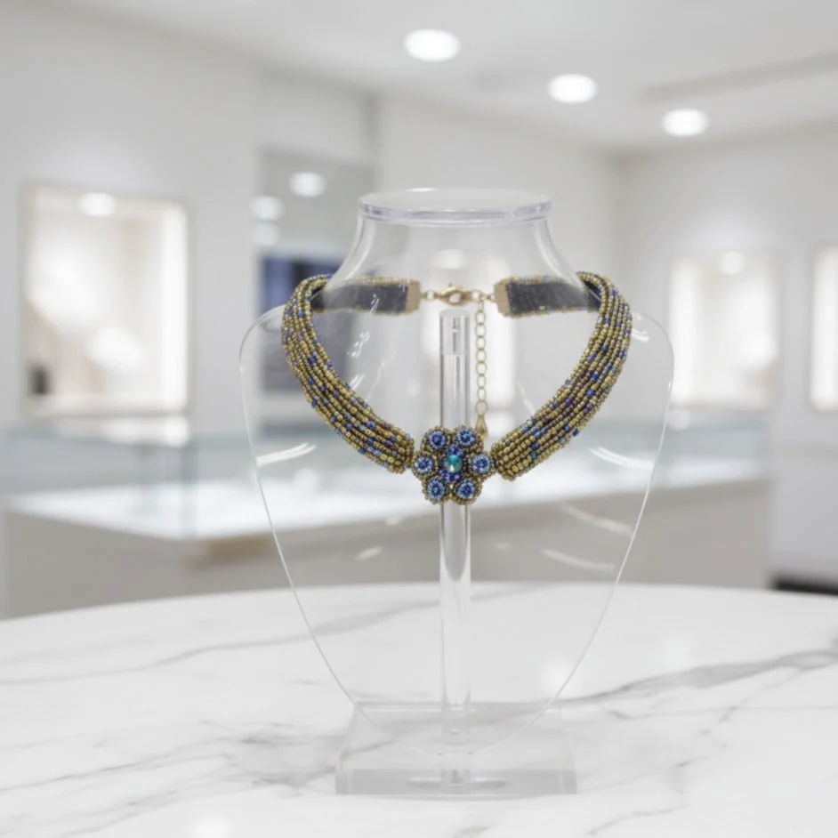 Colar Choker Bordado com Missangas e Flor Central - Image 5