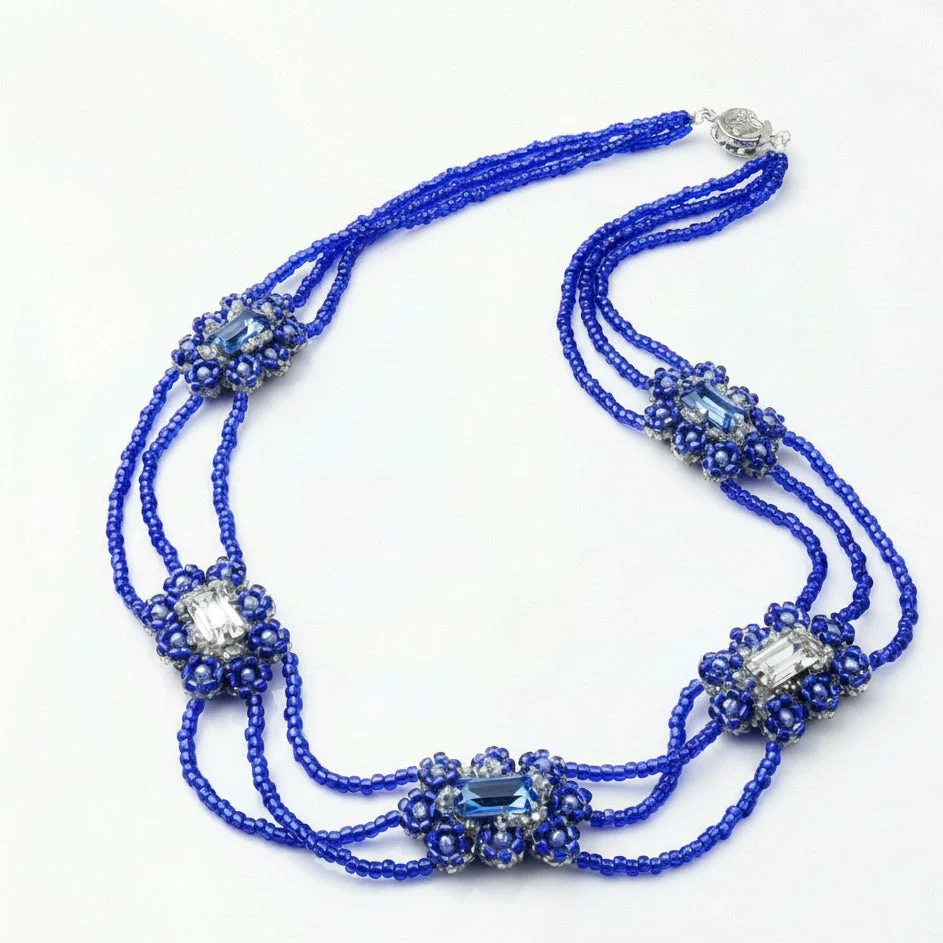 Colar artesanal Iluztro azul royal com cristais – colar de missangas de três fios - Image 4