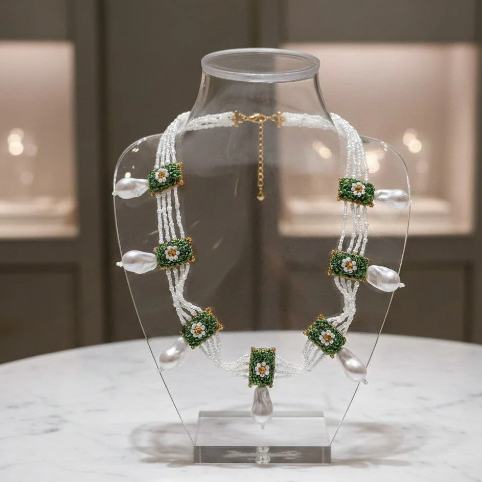 Colar artesanal Iluztro com pérolas grandes e flores verdes – colar de festa exclusivo - Image 3
